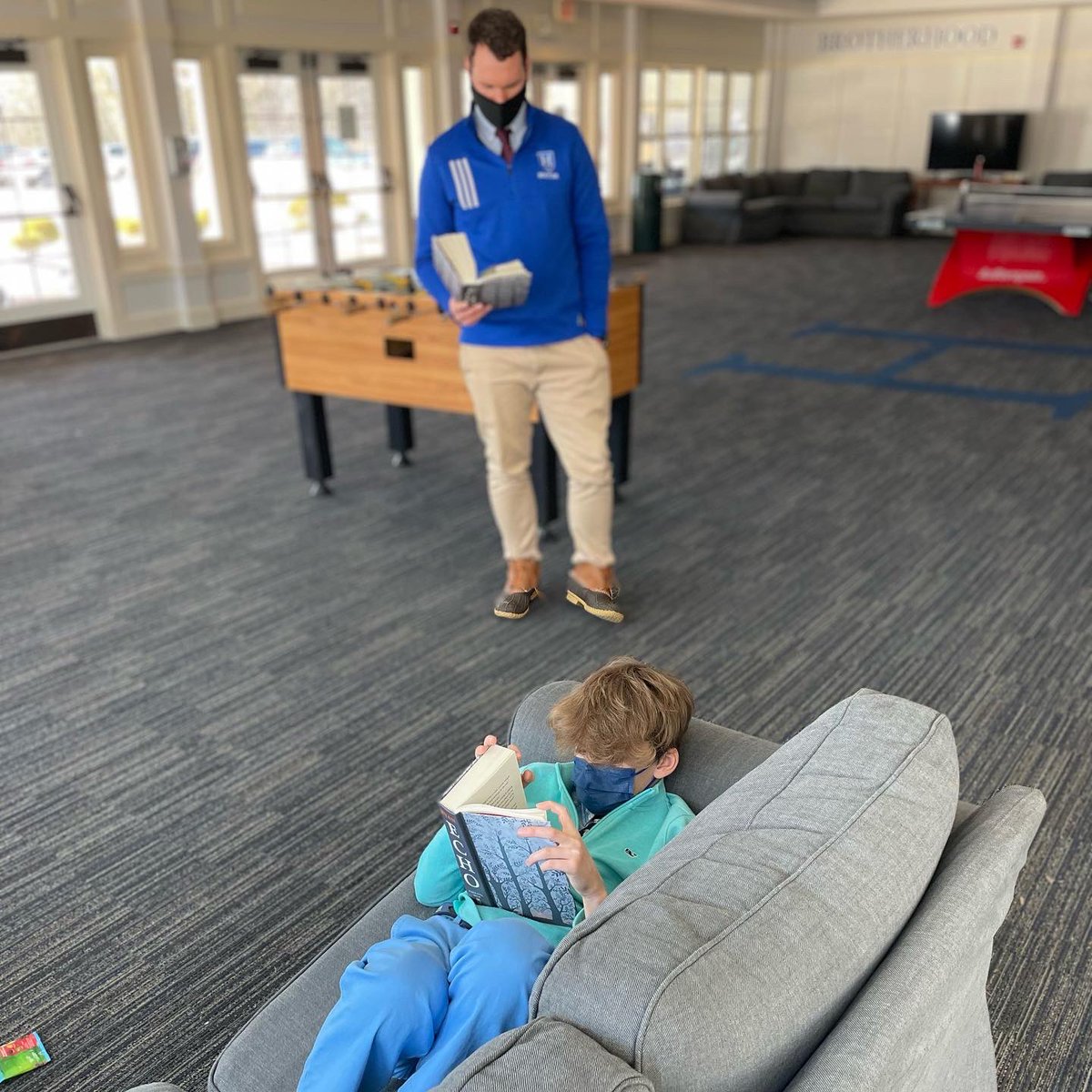 HillsideSchool1's tweet photo. Thanks to a recent DAR wishlist donation, Mr. Hindeβs 6th Grade Reading class was able to get comfortable with a good book this afternoon. #6thgrade #6thgradereading #hillsideschool #daughtersoftheamericanrevolution #DAR https://t.co/LicXzwA0jJ