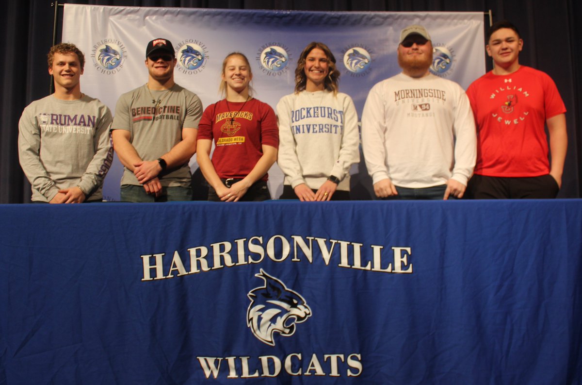 HvilleSchools's tweet photo. Congrats to the 6 student-athletes who signed letters today!  
M. Beachner-Wrestling, @ColoradoMesaU
M. Cesonis-Soccer, @RockhurstU
L. Mann-Football, @MorningsideEdu
C. Miller-Football, @BenedictineKS
J. Reynolds-Football, @TrumanState
D. San Nicolas-Football, @williamjewell https://t.co/TanUOU0j12