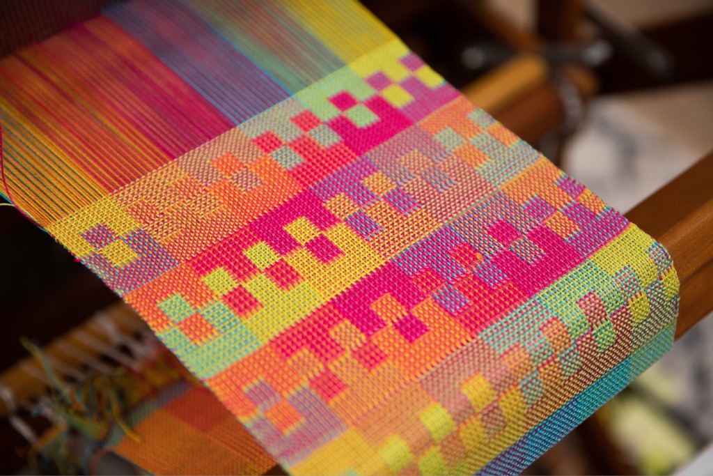HeySweetGeorgia's tweet photo. New Lo Meets Loom vlog episode now live! Watch today's video about learning to weave a doubleweave rainbow at: https://t.co/fazx4zrfYZ
#lomeetsloom #doubleweave #weaving https://t.co/cB4pnWcLLz