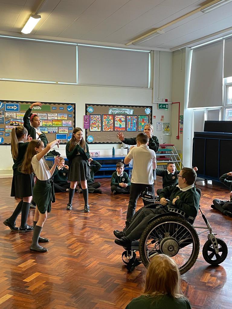 StaidansbSMoore's tweet photo. Great day with @altrudrama Learning so much about the Ancient Greeks. #closinggaps https://t.co/xhvXnHPJbo