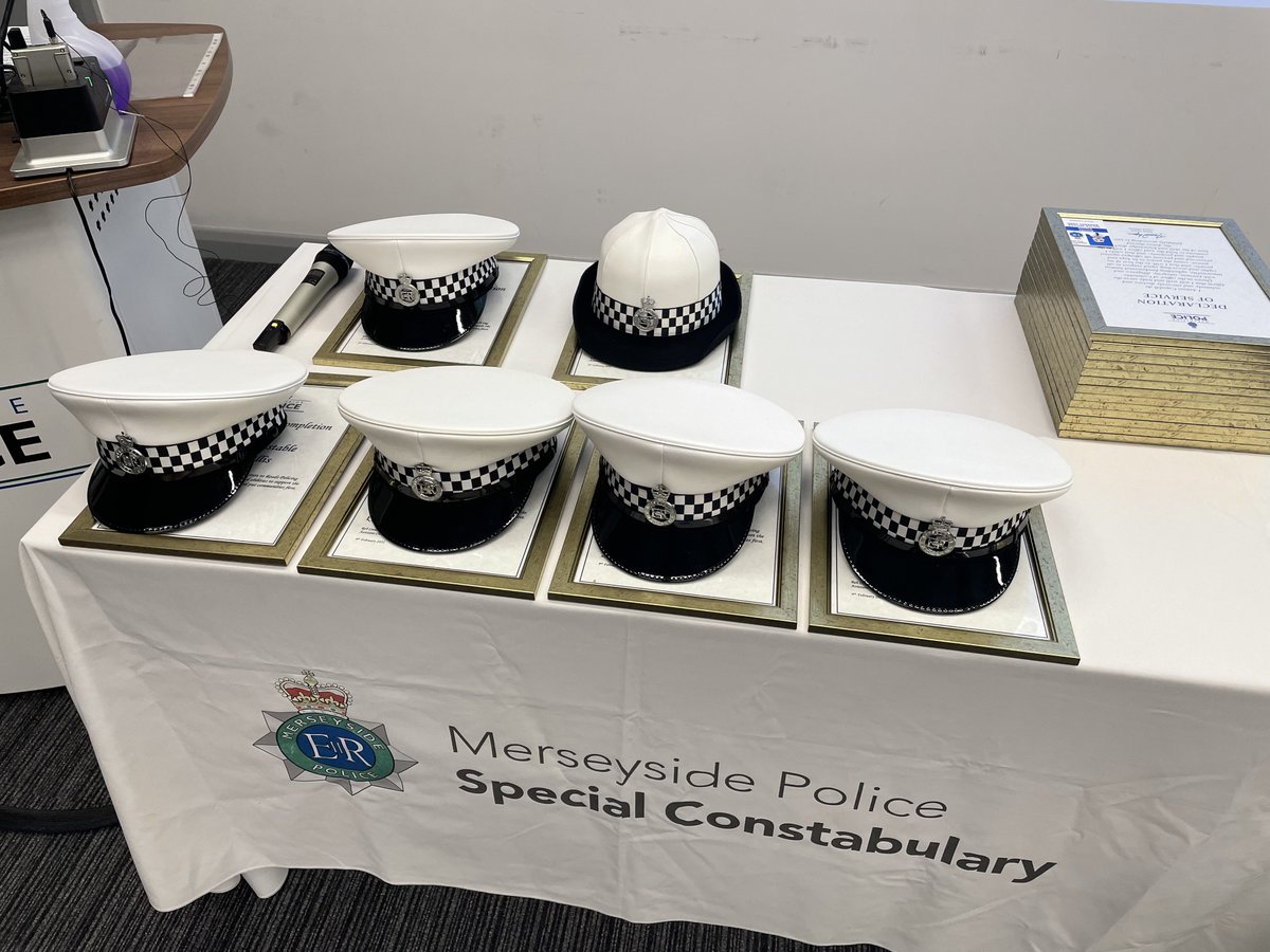 MerPolTraffic's tweet photo. Proud to qualify our first cohort of RPU @MerseySpecials with their white hats presented by @accjonroy #OneTeam https://t.co/5gUUXRwPuT