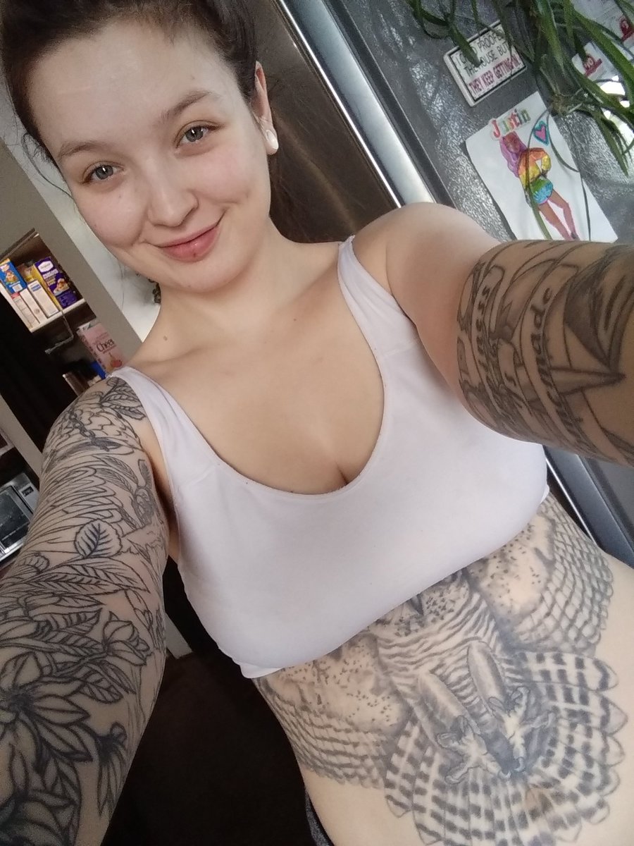 jdeville406's tweet photo. Hello 
#NOFILTER #nofilterneeded #BeBlueFirstConcept #Hello #NaturalBeauty #naturelover #allnaturalgirls #AllNaturalBody #allnaturalcurves #Smile #tattoo #natural #naturalhair https://t.co/4jlpLmtB57