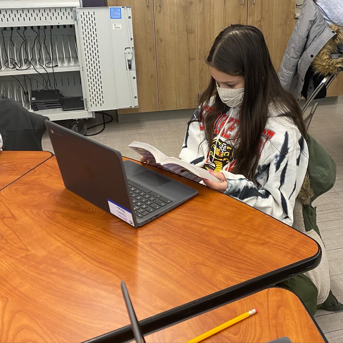 GiulianoELA6's tweet photo. Reading and annotating the text for stereotypes and bias! @CrecArtsMiddle1 #artsmiddle https://t.co/opDNctaEhB