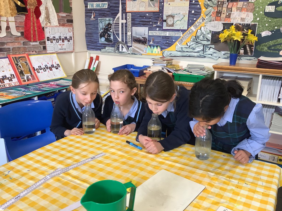ManorHseSchool's tweet photo. Science investigation in Y4 today. The girls are discovering how the arrangement of molecules in liquids and gases affects how sound travels. #ALoveofLearning https://t.co/qnJR0cOS9S