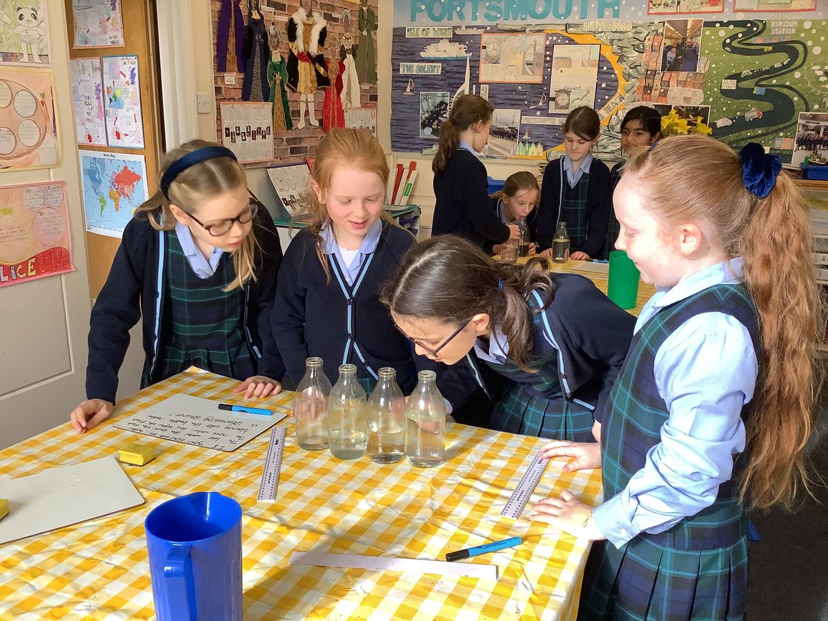 ManorHseSchool's tweet photo. Science investigation in Y4 today. The girls are discovering how the arrangement of molecules in liquids and gases affects how sound travels. #ALoveofLearning https://t.co/qnJR0cOS9S