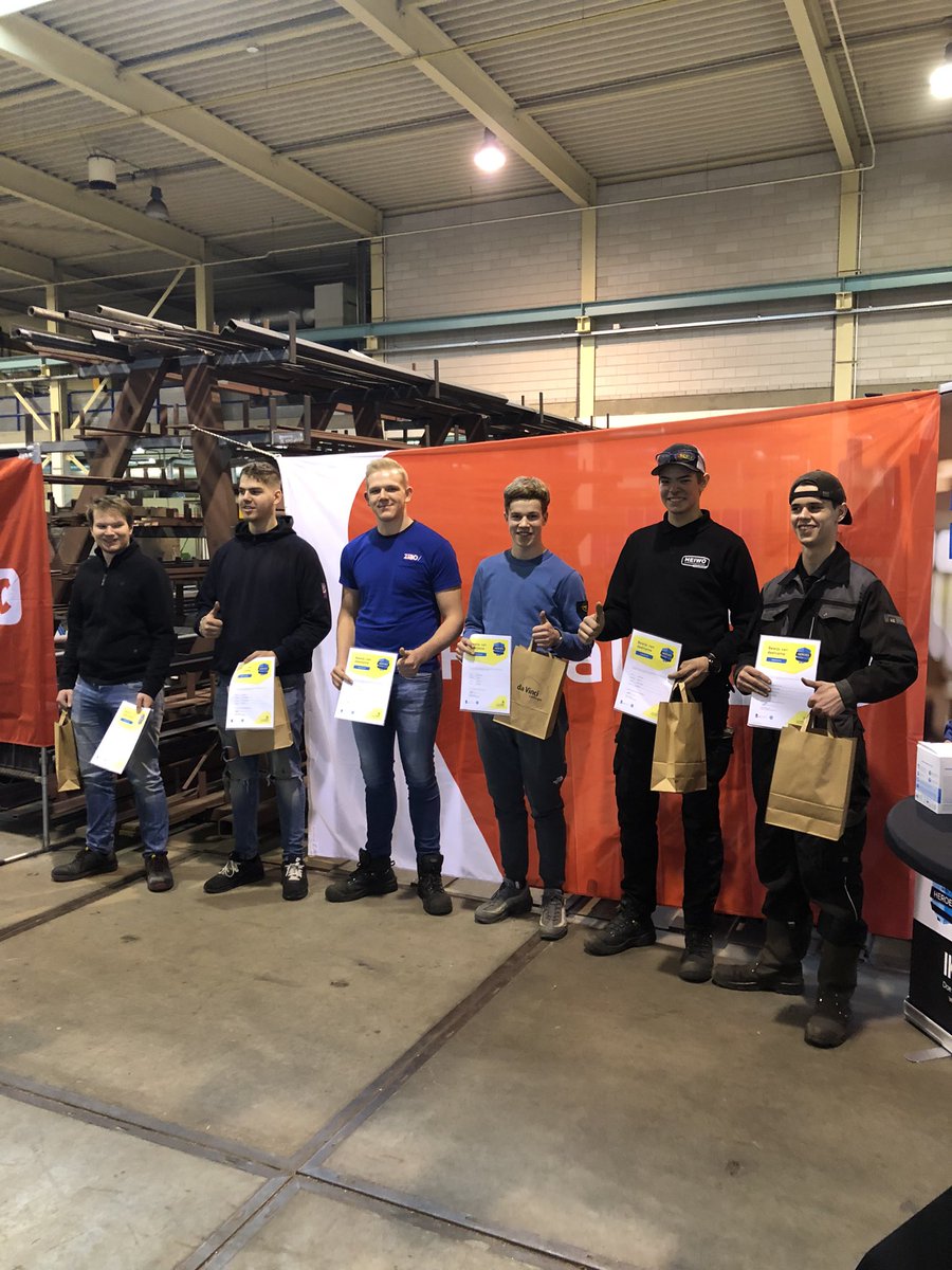 kheres's tweet photo. Trots op #Noorderpoort mannen Vincent Koenen en Rick Zinger tijdens de kwalificatieronde #SkillsHeroes vakwedstrijden lassen. NK. 
Spannend, er volgen nog 2 dagen met nog meer toppers aan de start. https://t.co/rjtk83gk4A