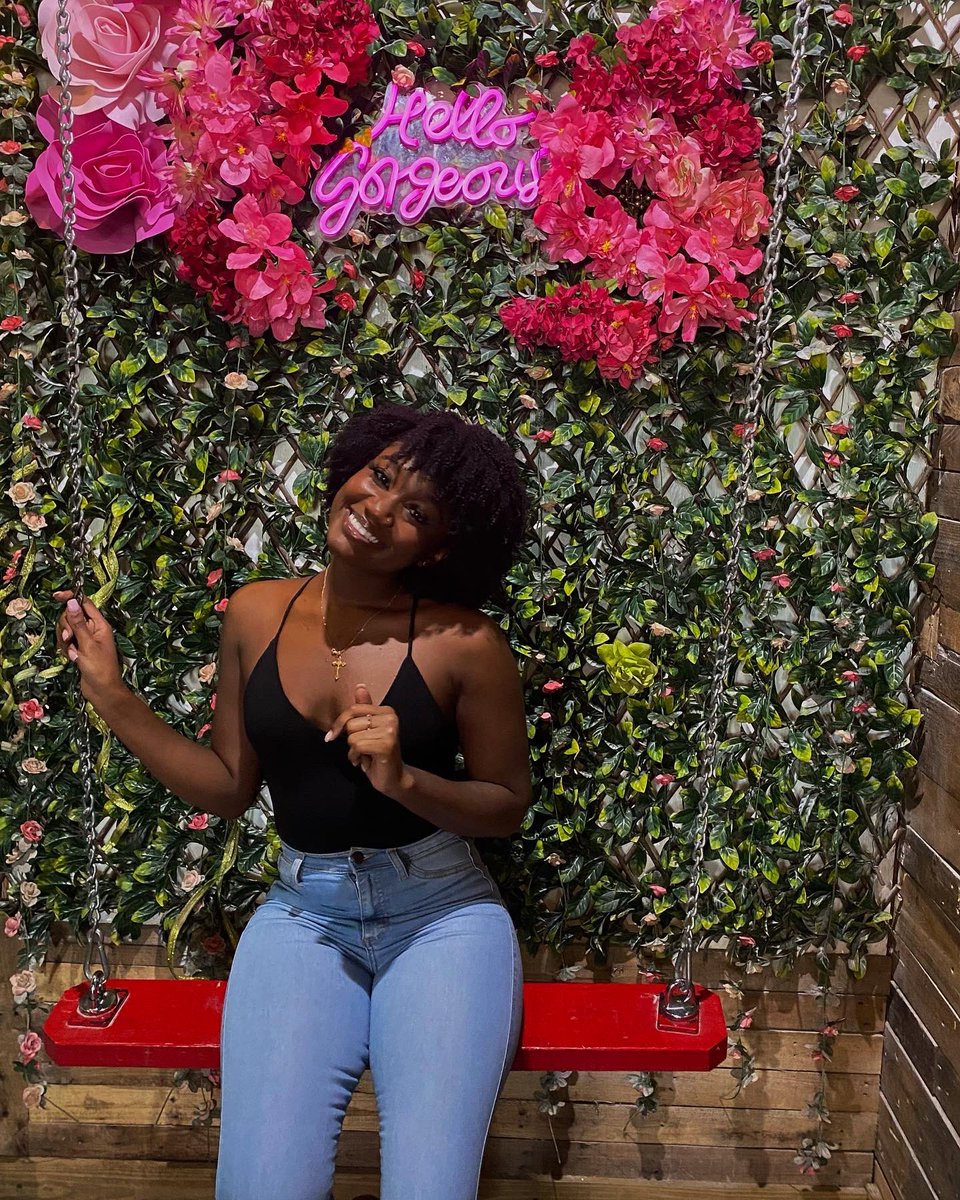 ReanneSade_'s tweet photo. Sittin pretty 💖 https://t.co/heBnnSXkwW