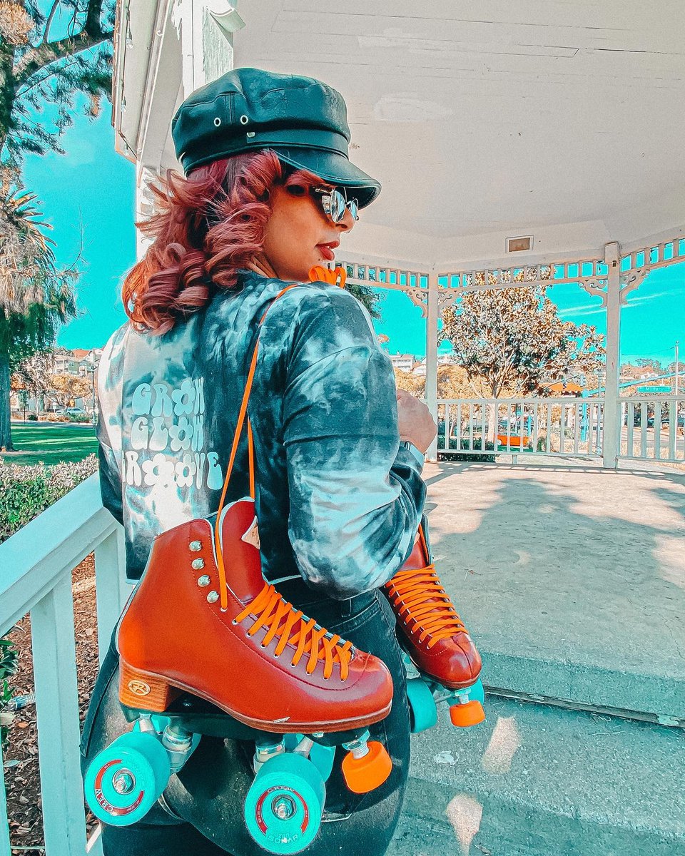 RiedellRoller's tweet photo. You just KNOW it’s gonna be a lovely day when you get to skate 🤗 🛼
📷 @gr0ovybby
#riedellcrew #riedellskates #danceskate #skatelife #patines #jamskate #itsmyskatenight #imsn #rhythmskate #newskates #riedell #riedellroller #rollerskate #rollerskating #rollerskates https://t.co/4KSyDixUyU