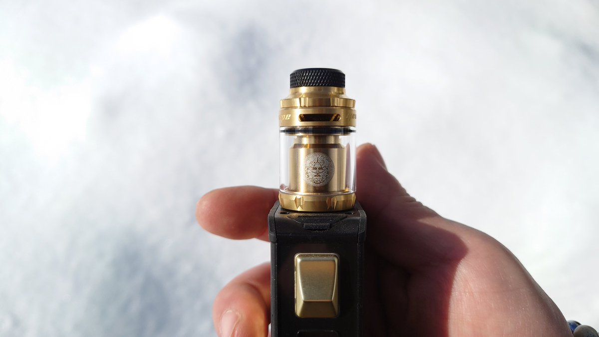 CebrjowHwScHCkj's tweet image. 皆さんおはよっチェ😆👍今日も宜しくご安全に🙇💦#aegislegend + #zeusx mesh #VANDYドリチ たまに原点回帰😋💦#VAPE #vape好きな人と繋がりたい #VAPE好きと繋がりたい #VAPE初心者 #Geekvape #VANDYVAPE