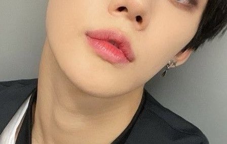 CYJNLVR's tweet photo. yeonjun has the prettiest lip shape https://t.co/SPXuZUCAzB