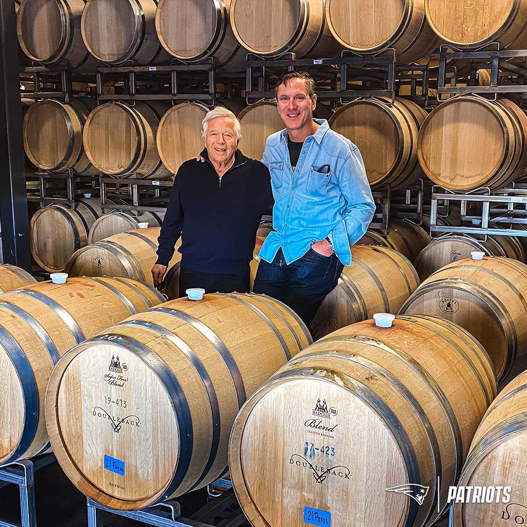 Patriots's tweet photo. An afternoon with an old friend.

RKK visits @DrewBledsoe's Doubleback Winery in Walla Walla, Washington. https://t.co/naXSkUz29Z