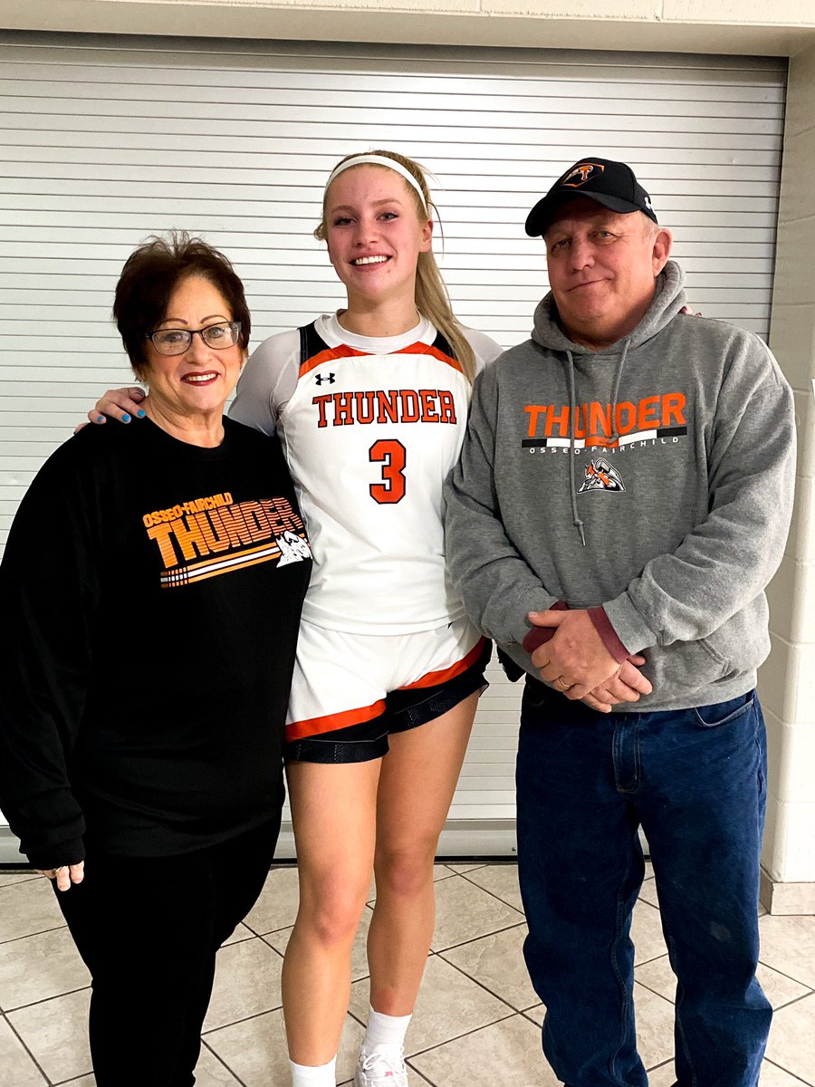 laceyfrase03's tweet photo. Senior Night! TIME FLYS🥺❤️ https://t.co/4jwbTO5bgB