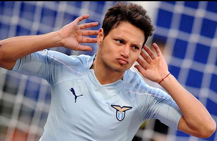 MartinMagallaz's tweet photo. ATENCIÓN! #EDLP
Un viejo anhelo de la dirigencia estaría muy cerca de llegar a Estudiantes, se trata de Mauro Zarate, quien había sido sondeado por #GELP pero por cuestiones económicas no se dio su traspaso. El 9 veterano viene a aportar experiencia y será un gran recambio ☑️ https://t.co/sr0mWhGKZf