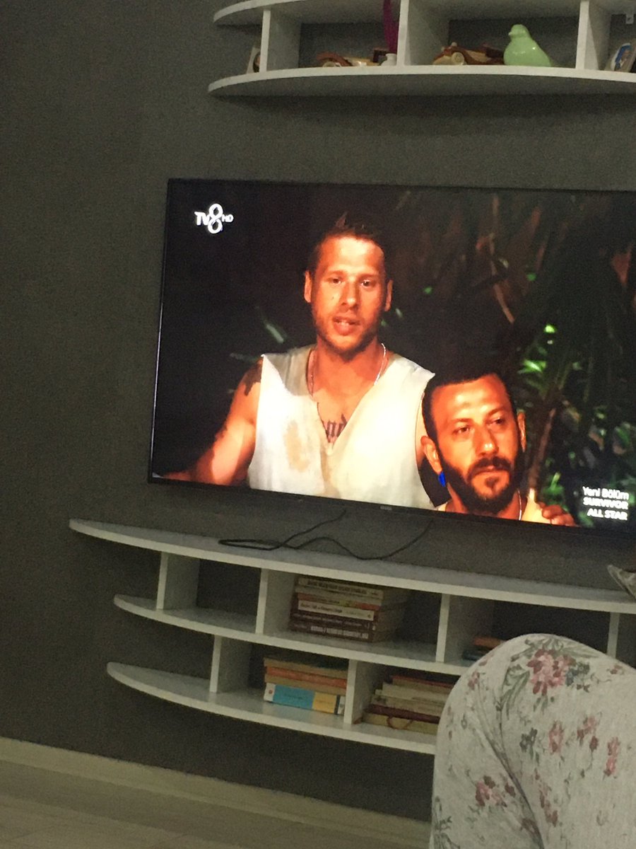 Ezik psikolojisi, kendini ifade edememe bildiği tek şey insanlara küfür edip şiddet göstermek seni hiç sevmiyorumm hiç