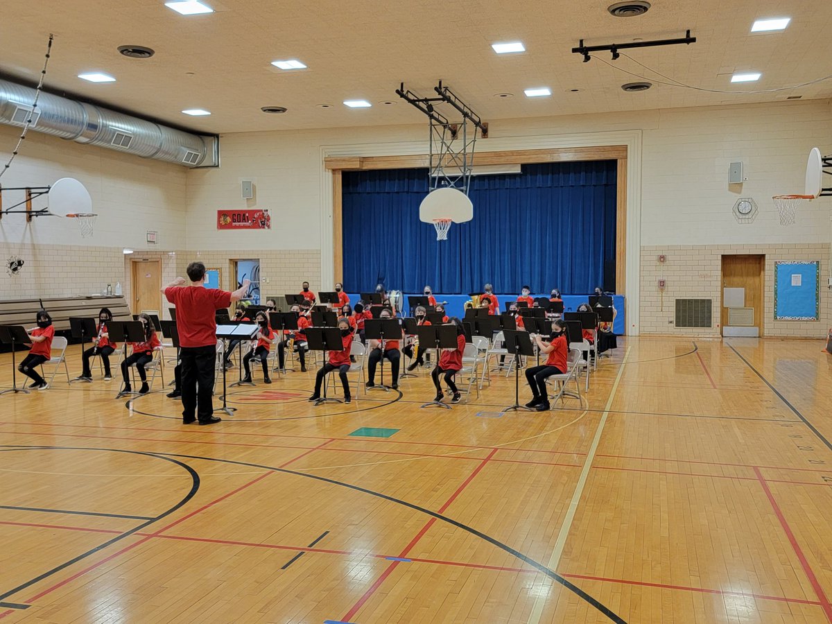 WISBarrett's tweet photo. Our second  beginner band demonstrating their skill. https://t.co/RLxo5e2mz4