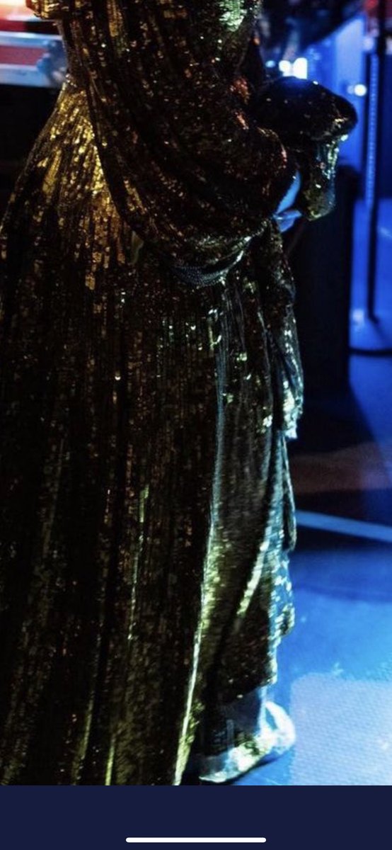 AdeleEverything's tweet photo. Is @Adele wearing slippers? #Adele #AdeleXBRITs #Adele30 #adeleomg https://t.co/QUGDzWcXlS