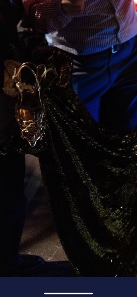 AdeleEverything's tweet photo. Is @Adele wearing slippers? #Adele #AdeleXBRITs #Adele30 #adeleomg https://t.co/QUGDzWcXlS
