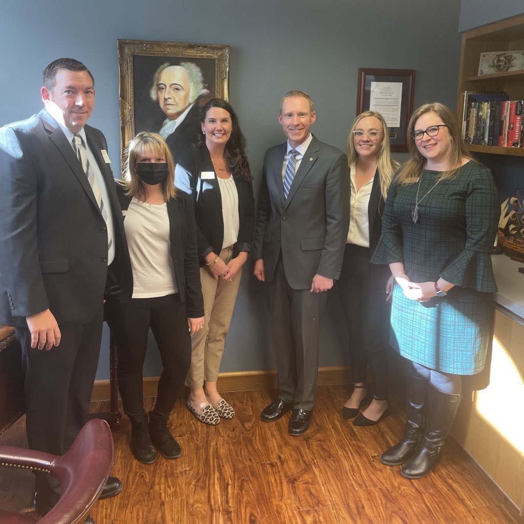 TigersCU's tweet photo. Thanks to the legislators who serve the districts where our branches are that met with our CU advocates yesterday at #DATC22. We love talking the issues that save our members money! #moleg @HeartlandCUA https://t.co/05GGRUL5Uc