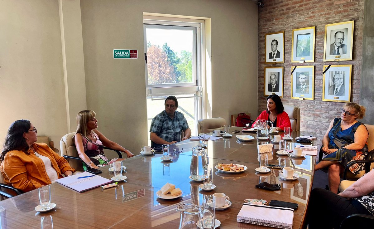 DLettelier's tweet photo. Junto al equipo de la Secretaría @academicauncuyo seguimos trabajando en el desarrollo de políticas de educación que promuevan la #InnovaciónConCalidad.

#AcadémicaUNCUYO https://t.co/D1LJ7GGhEa