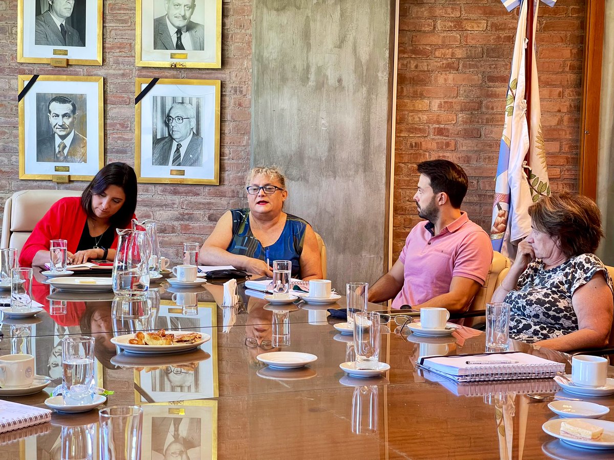 DLettelier's tweet photo. Junto al equipo de la Secretaría @academicauncuyo seguimos trabajando en el desarrollo de políticas de educación que promuevan la #InnovaciónConCalidad.

#AcadémicaUNCUYO https://t.co/D1LJ7GGhEa