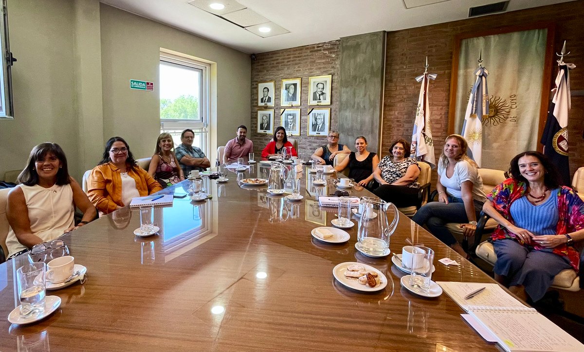 DLettelier's tweet photo. Junto al equipo de la Secretaría @academicauncuyo seguimos trabajando en el desarrollo de políticas de educación que promuevan la #InnovaciónConCalidad.

#AcadémicaUNCUYO https://t.co/D1LJ7GGhEa
