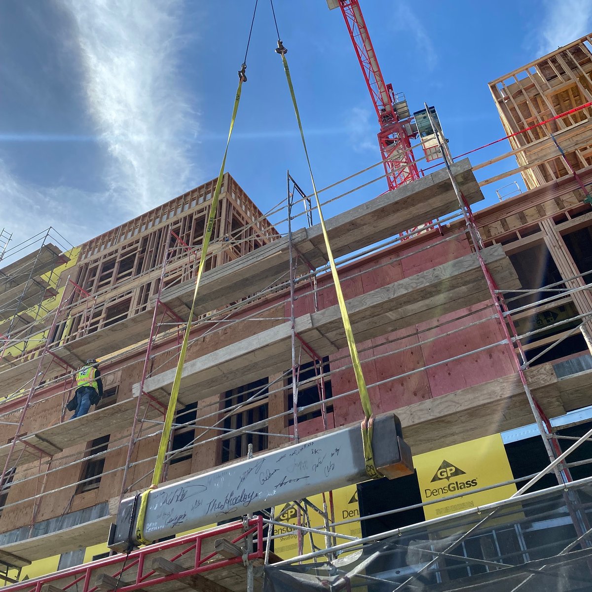 KFALosAngeles's tweet image. Congratulations to the entire Skya New Hampshire team on yesterday’s topping off celebration. Looking forward to seeing it completed soon! 

@MilenderWhite #kfaarchitecture #KFAprojects #KFAdesign  #losangeles #architectureforlosangeles  #multifamily #newconstruction #comingsoon