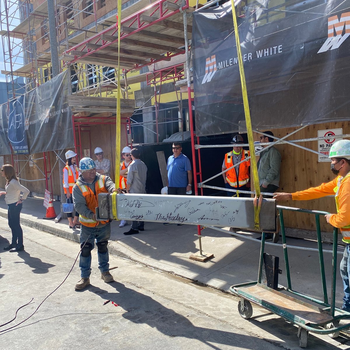 KFALosAngeles's tweet image. Congratulations to the entire Skya New Hampshire team on yesterday’s topping off celebration. Looking forward to seeing it completed soon! 

@MilenderWhite #kfaarchitecture #KFAprojects #KFAdesign  #losangeles #architectureforlosangeles  #multifamily #newconstruction #comingsoon