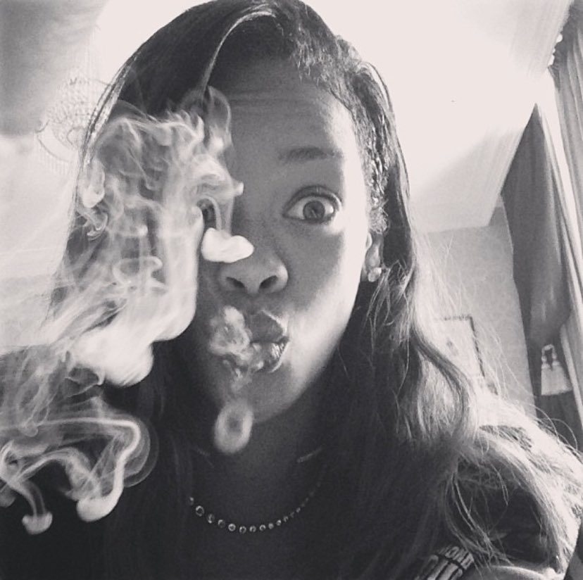 mz_thugr's tweet photo. rih + weed https://t.co/Cu8xOqptmo