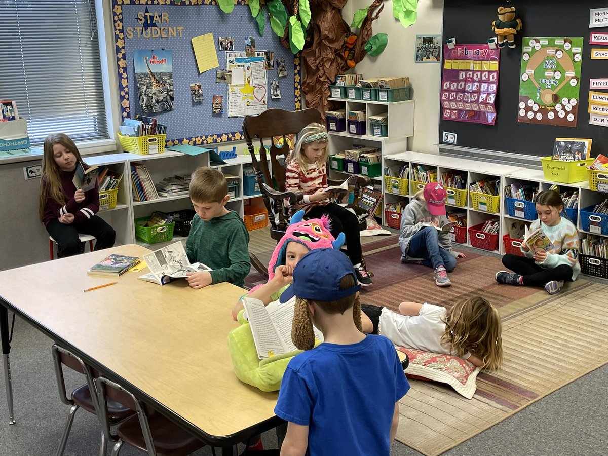Mr_Uselding's tweet photo. All day Read-a-Thon in 2nd grade! Each Student had a goal of finishing a chapter book. #read #reading #MrUsCrew #DESGreats https://t.co/yonxMr24VC