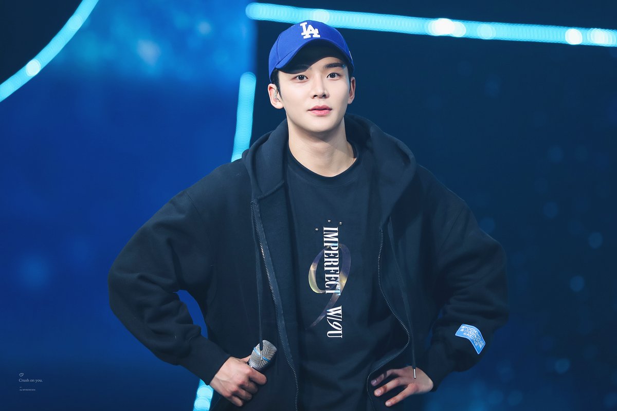 idolmerch_ph's tweet photo. UPDATES:

Veteze Message Hoodie (worn by SF9 Dawon) and Stockholm Syndrome (worn by SF9 Rowoon) arrived at our Korean address

If anyone of you wants to buy from Korean store, let us know 😉 https://t.co/kzOxrryiN9