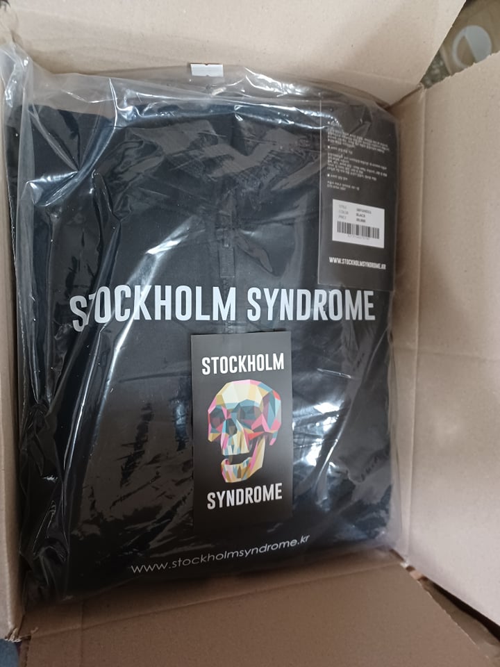 idolmerch_ph's tweet photo. UPDATES:

Veteze Message Hoodie (worn by SF9 Dawon) and Stockholm Syndrome (worn by SF9 Rowoon) arrived at our Korean address

If anyone of you wants to buy from Korean store, let us know 😉 https://t.co/kzOxrryiN9
