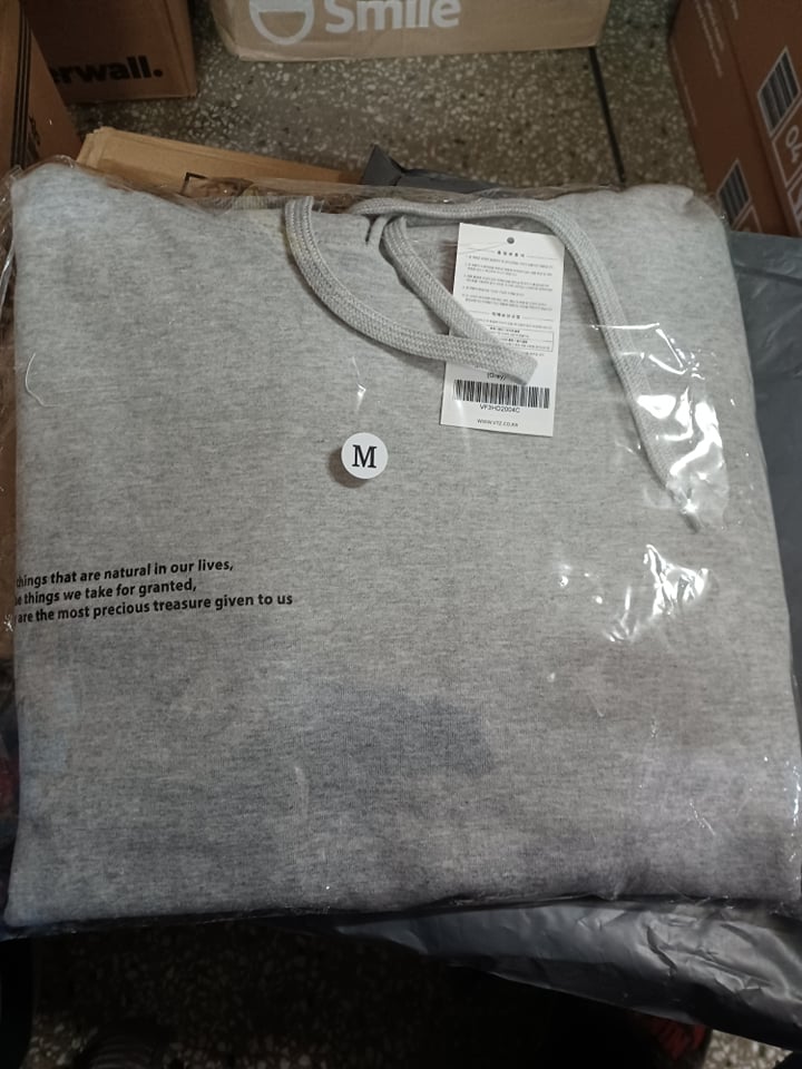 idolmerch_ph's tweet photo. UPDATES:

Veteze Message Hoodie (worn by SF9 Dawon) and Stockholm Syndrome (worn by SF9 Rowoon) arrived at our Korean address

If anyone of you wants to buy from Korean store, let us know 😉 https://t.co/kzOxrryiN9