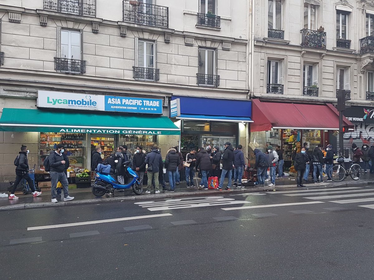 Diapason_10's tweet photo. 🆘 @prefpolice @nicolas_nordman 
Nouvel appel des riverains, #FbgStDenis (entre Magenta &amp; Lafayette), qui subissent une occupation agressive de l’espace  public par des bandes de trafiquants de cigarettes &amp; drogues !
INTERVENEZ - SVP !
#paris10 @ACORDEBARD https://t.co/f5iizZszqp