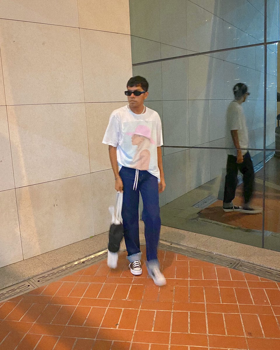 itsigorsaint's tweet photo. Amando usar essa modelagem Daddy. Não conhecia, mas o caimento é bom e parece muuuito uma calça reta. #ootd #streetwear #styledbysaint ✨ https://t.co/KuZuptjoBl