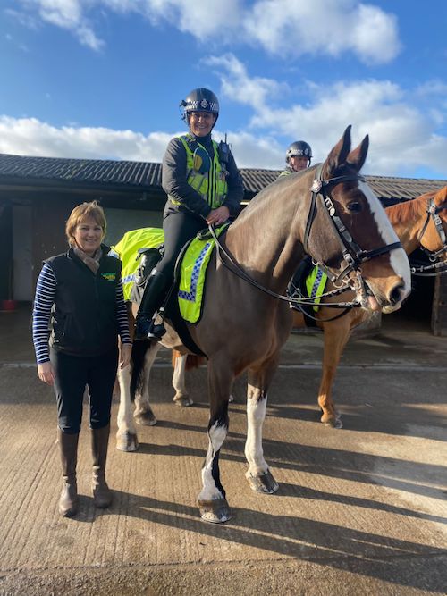 Tuffaboots's tweet image. Tuffa owner and boot designer, Michelle Girling, was delighted to visit the South Wales Mounted Police last week to measure up their team of mounted police officers for their new safety riding boots.
tuffaboots.com/news/
#steeltoecaps #mountedpolice #safetyboots