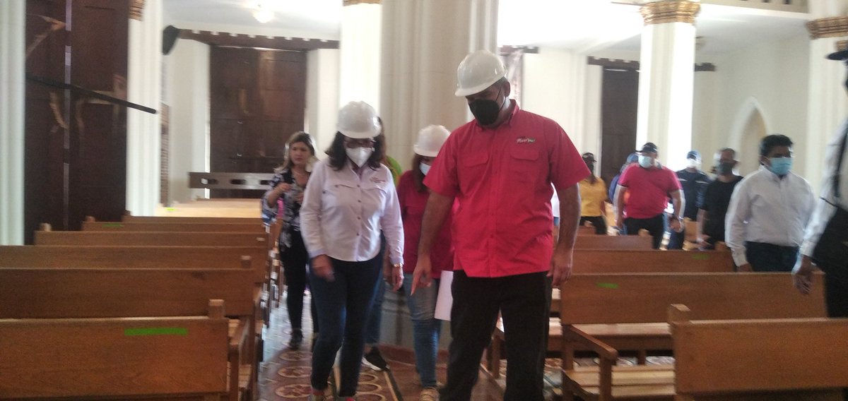 AlcaldiadeMara's tweet photo. Aprovechamos la visita de @jackiepsuv para inspeccionar los trabajos de rehabilitación del templo parroquial San Rafael Arcángel, en el área de la sacristía, y la  Plaza Bolívar, de San Rafael de  El Moján. 
Al corazón de la Guajira llegó el amor del presidente @nicolasmaduro https://t.co/PZM63AYfi0