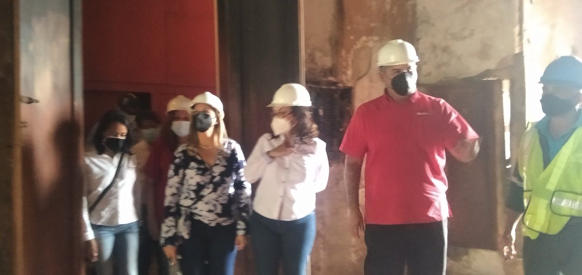 Aprovechamos la visita de <a href="/jackiepsuv/">Jacqueline Faria</a> para inspeccionar los trabajos de rehabilitación del templo parroquial San Rafael Arcángel, en el área de la sacristía, y la  Plaza Bolívar, de San Rafael de  El Moján. 
Al corazón de la Guajira llegó el amor del presidente <a href="/nicolasmaduro/">Nicolás Maduro</a>