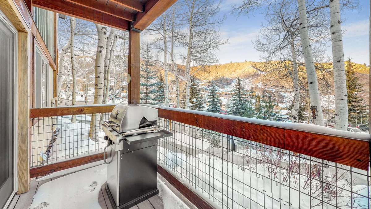 drsnowmass's tweet photo. Alpenglow from your residence balcony. https://t.co/iJNljKl6cm