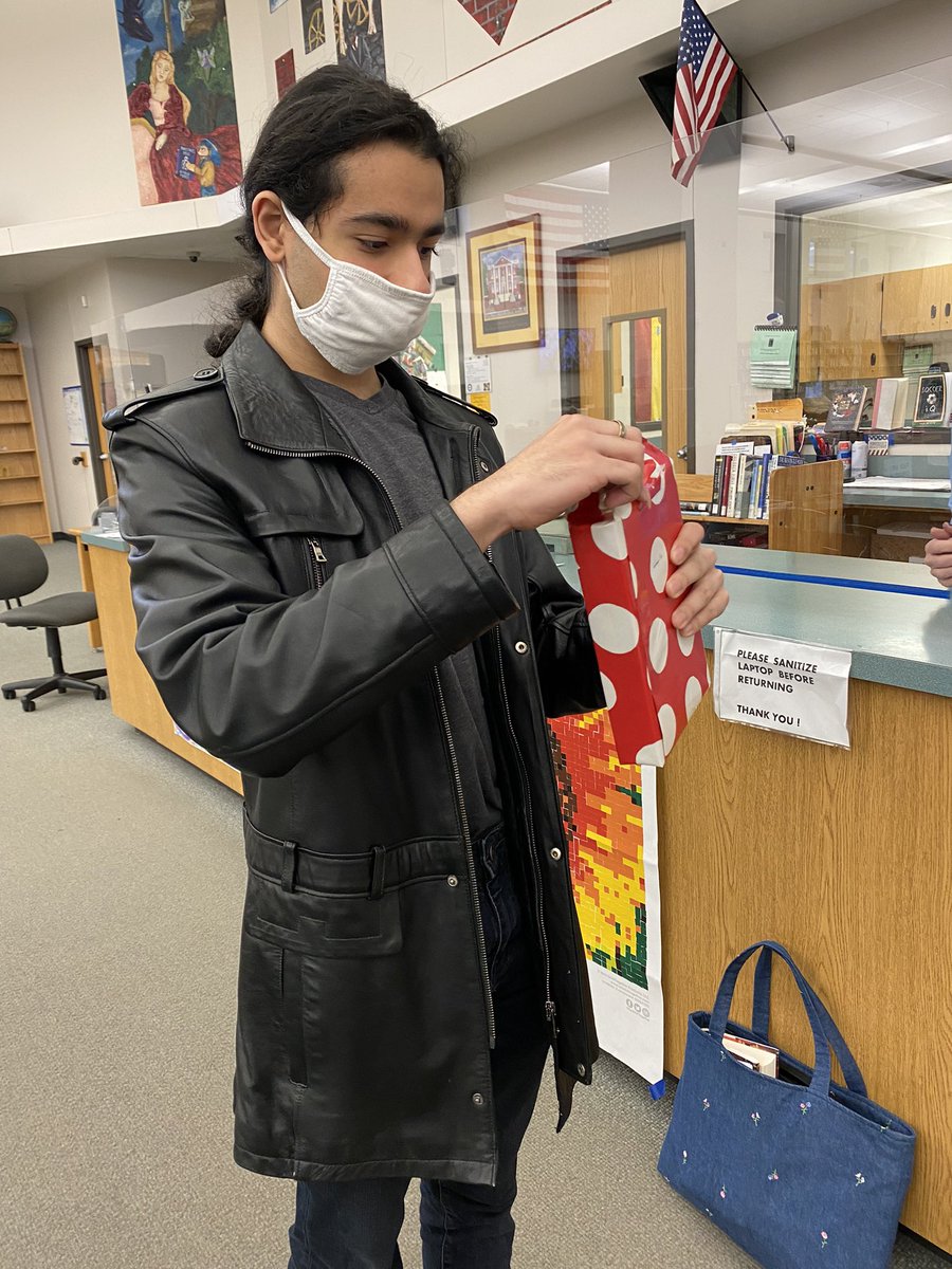 BruinLiBEARian's tweet photo. Blind Date with a Book  is still going strong.  You’ve checked out 22 of these books in 4 days!  Read on! #RockBridgeRocks https://t.co/TCjr9ylJaI