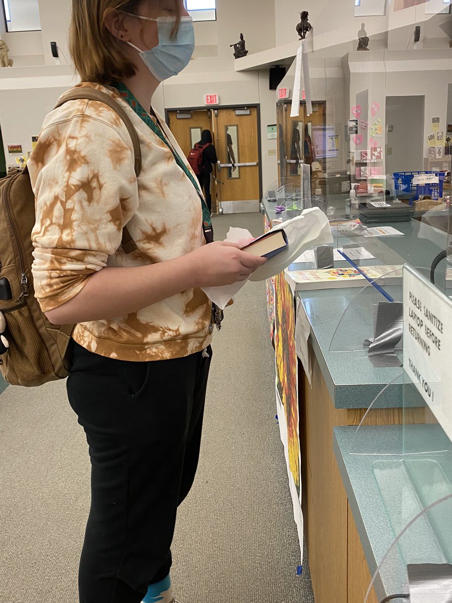 BruinLiBEARian's tweet photo. Blind Date with a Book  is still going strong.  You’ve checked out 22 of these books in 4 days!  Read on! #RockBridgeRocks https://t.co/TCjr9ylJaI