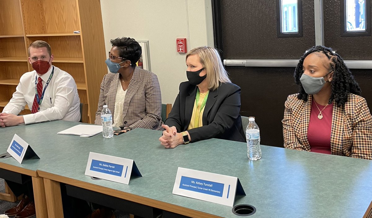 gggstidham's tweet image. It’s a ton of fun to bring back former interns who are now serving as talented assistant principals! So appreciative of @_DarrenWilliams @msclovett @debparrish67 @KD_Tunstall who told their stories and gave valuable feedback at the #InternInstitute