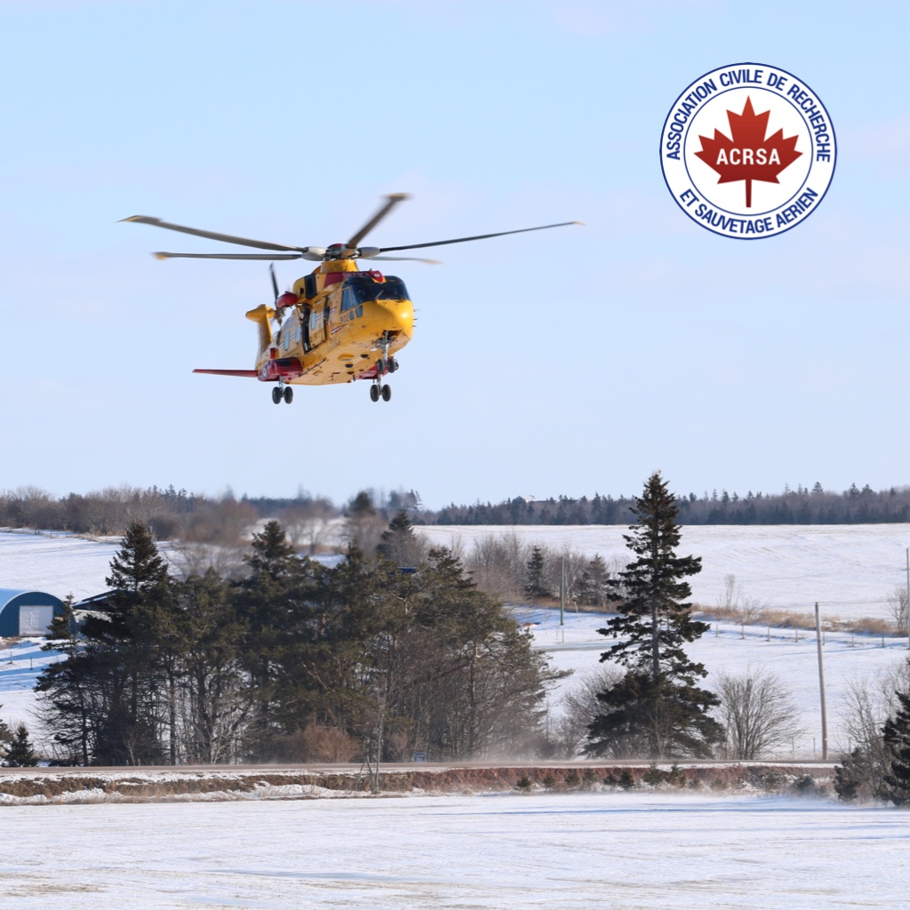 ACRSA_National's tweet photo. Superbe photo d’un de nos membres mettant en valeur un hélicoptère de R-S canadien au cœur de l’hiver ❄️ 🚁
#ACRSA https://t.co/2WAQajqBiG
