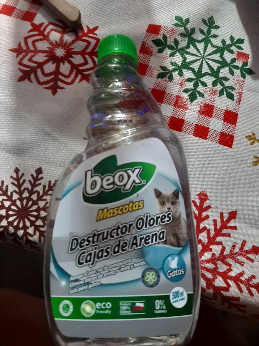 Lyn_Rita's tweet photo. @mejiam_carito Mi hijo es alergico en extremo , ahora con su pareja adoptaron 2 gatos y para minimizar los problemas ocupan eso, luego de aspirar pulverizan ese líquido en su cama y en las camas de los michis,sillón, etc.y el otro en la caja de arena y hasta ahora va bien así.@Beox_Chile #Beox https://t.co/HYfvcKfa66