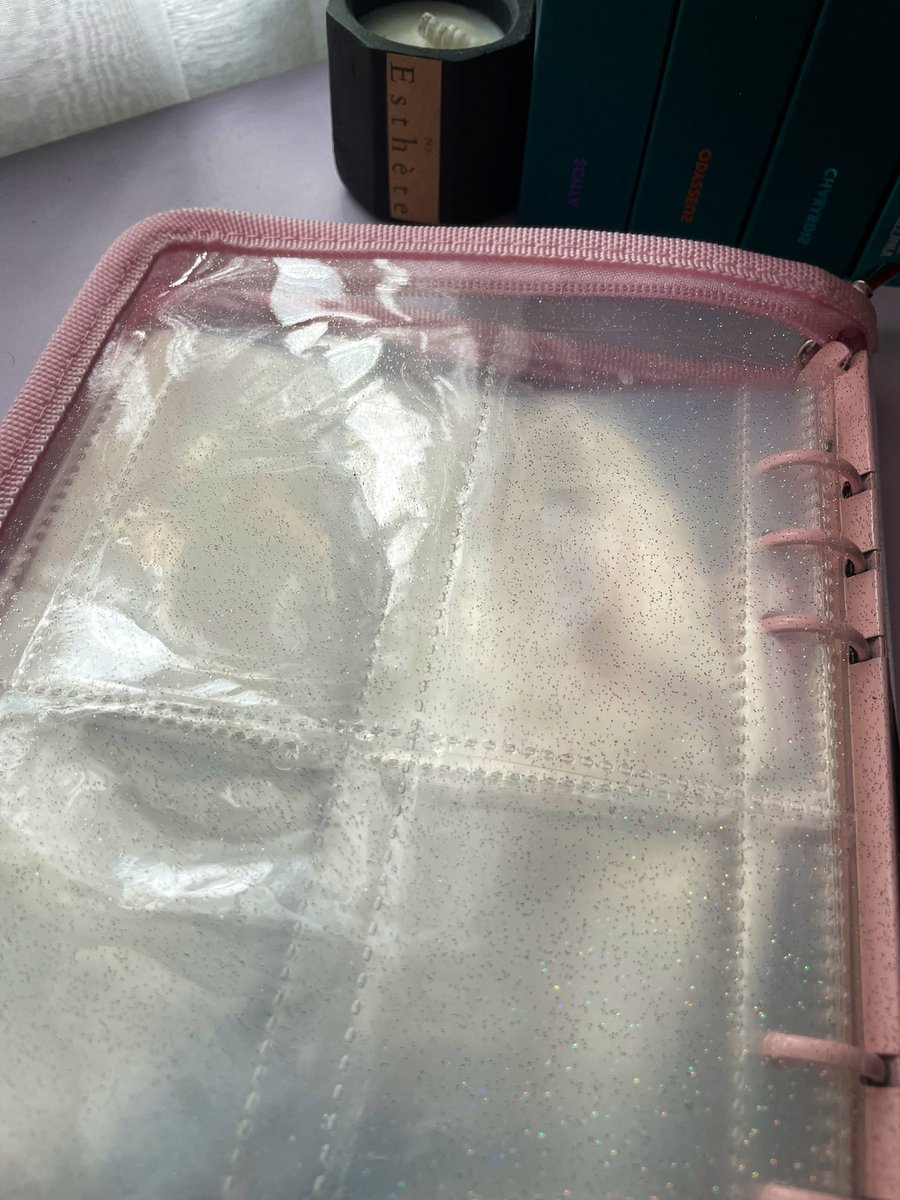 heebuyzz's tweet photo. also selling my binder + 4p sheets (20 pcs) for only 250 pesos. Bought this last month https://t.co/Tos8naBInD