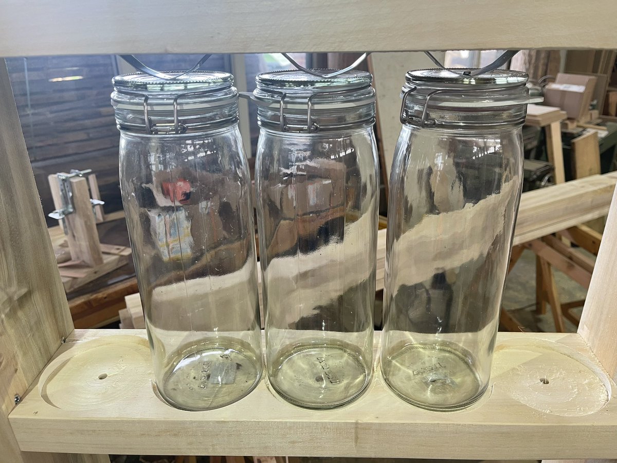 Arc2architecten's tweet image. WolUnie Paviljoen @FloriadeExpo 2022 : Het papieren project wordt plank voor plank omgezet naar een fysiek paviljoen!
Zie bijgaand enkele foto’s uit de werkplaats van @Kuperus&amp;amp;Gardenier. Gebouwd van lokaal populierenhout. @AlmeerseWolunie