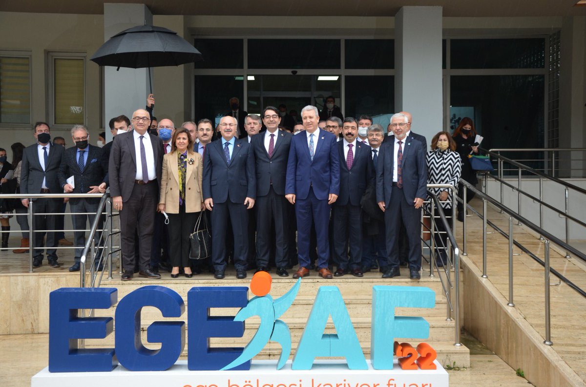 tbedriye1's tweet photo. 21-22 Mart 2022 tarihlerinde 19 paydaş üniversitenin olduğu “Ege Bölgesi Kariyer Fuarı” toplantısı Ege Ünv. de yapıldı.Toplantıya İzmir Valimiz Sn.@yskosger, Cumhurbaşkanlığı İnsan Kaynakları Ofisi Başkanı @AtaySalim ve Ege Bölgesinde yer alan Üniversite Rektörleri  katıldı. https://t.co/8zTW4wOOTr