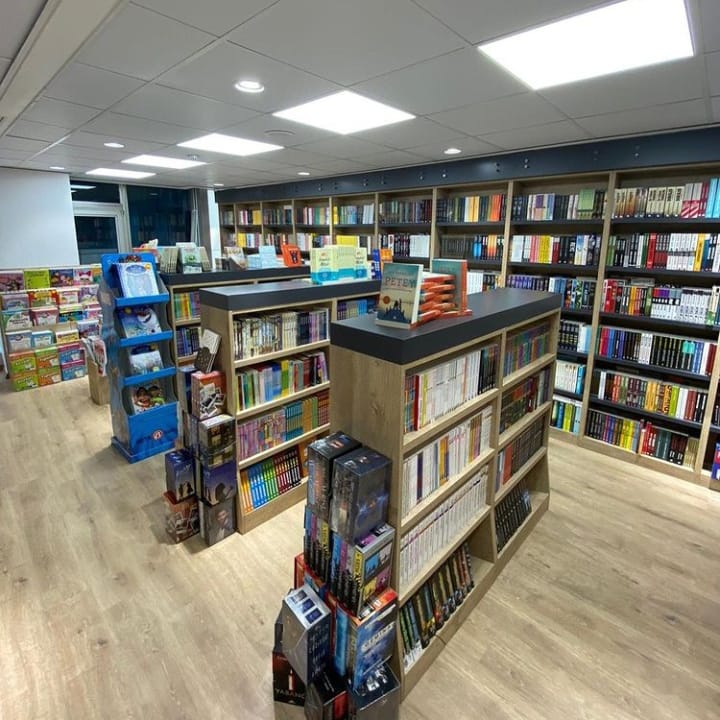 tbkitabevleri's tweet photo. Samimiyetin bir firmayı büyüttüğünü Öykü Kitabevlerinin hikayesini izleyince daha iyi anlıyorsunuz. Pendik'te 40 m2 alandaki ilk kitabevinden bugün Pendik ve Kartal'da hizmet veren 3 mağazaya ulaşan bir yolculuk hikayesi bu. 

 Teşekkürler @oykukitabevleri https://t.co/jTQc5vSIzw