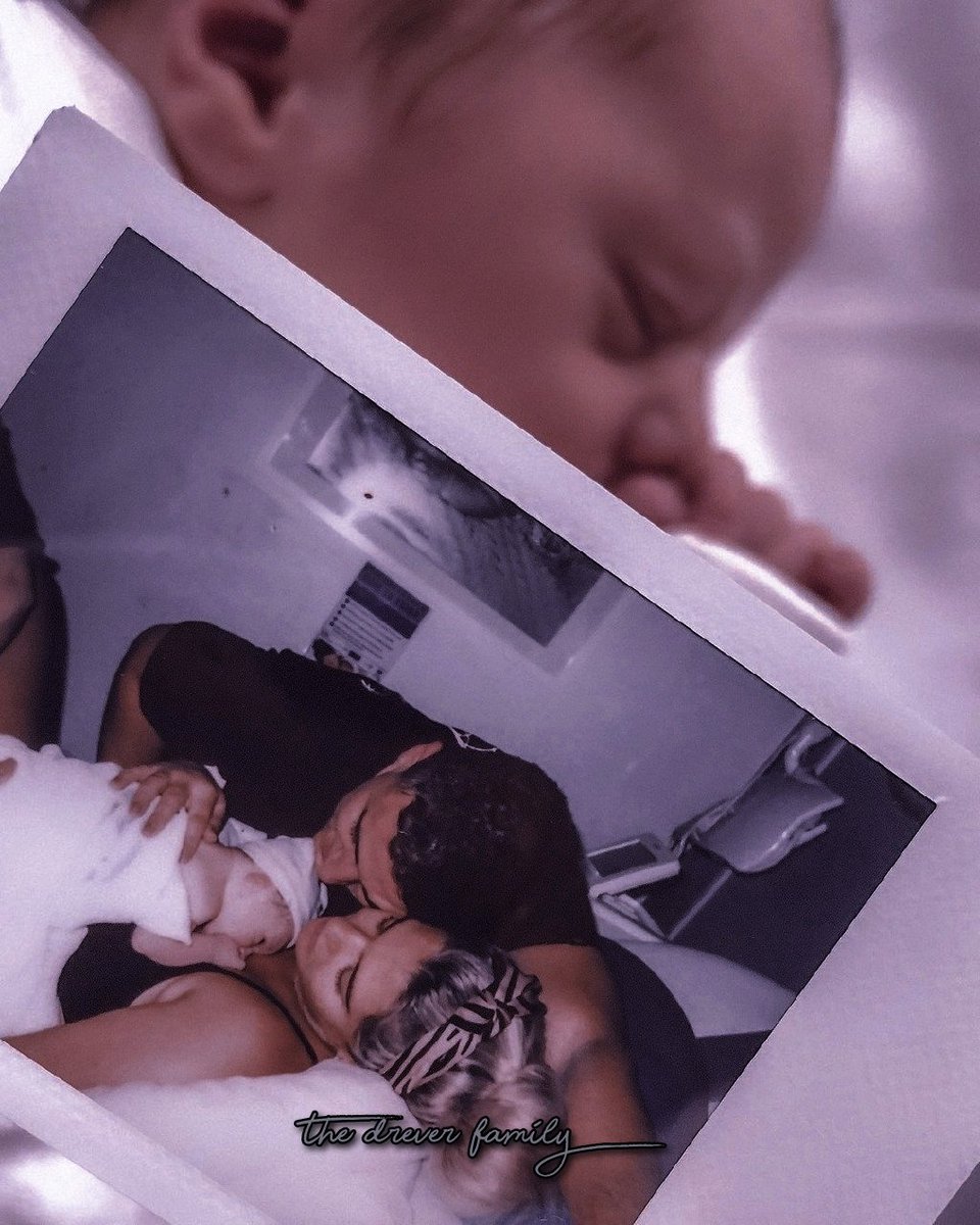 kaedrever's tweet photo. e tu sei al primo posto in questa vita che mi sembra nuova,
prima di ogni cosa. 

welcome to our world, 𝒂𝒍𝒆𝒌𝒔𝒂𝒏𝒅𝒆𝒓 𝒆𝒛𝒉𝒓𝒊𝒎 𝒅𝒓𝒆𝒗𝒆𝒓, 𝟬𝟵.𝟬𝟮.𝟮𝟮 | 𝟮𝟭:𝟮𝟮 
           @clarissadrever ꒱࿐♡ ˚.*ೃ https://t.co/5Ezpk0PAeb