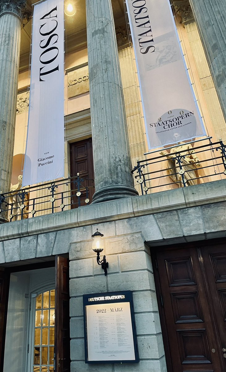 bonstabi's tweet photo. E lucevan le stelle. Wunderbare „Tosca“ @StaatsoperBLN mit regen Erinnerungen an @SLUBdresden. Gutschein mit großzügigem Theaterbudget für Berlin war eines der Abschiedsgeschenke des SLUB-Teams. Danke! #ConnectedForever https://t.co/1dJODDp8H7