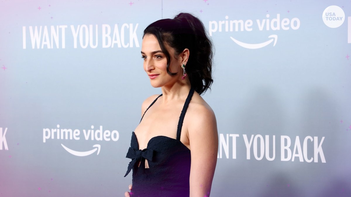 Jenny Slate talks with @usatodaylife about her wedding, which was held in the living room of her home, her new romantic comedy 